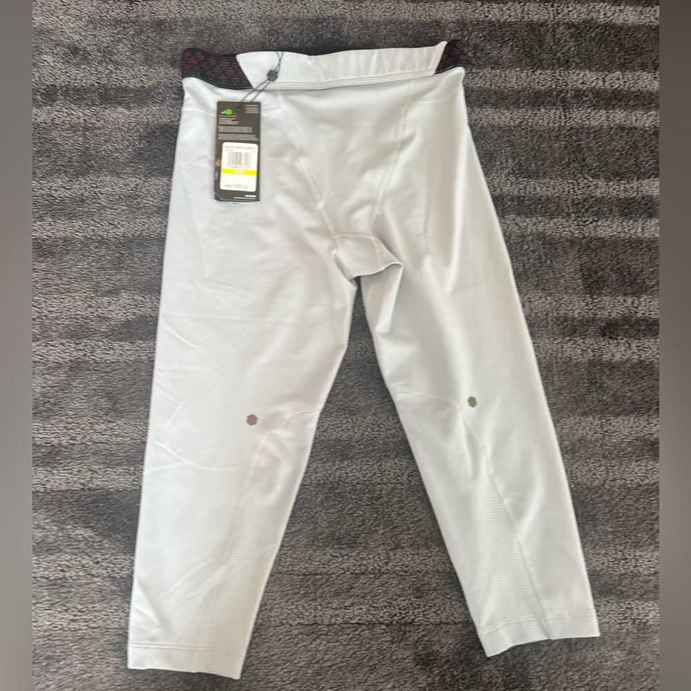 Men’s  Under Armour compression pants. Size M